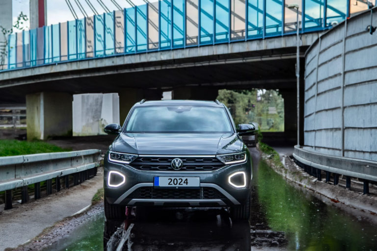Test de pneus d'été ADAC 2024 : Les meilleurs choix pour les petits SUV qui mettent l'accent sur la durabilité
