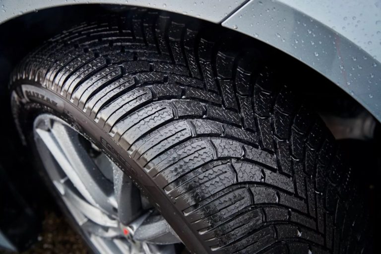 Nouveau Bridgestone Blizzak 6 : un pneu hiver performant sur sol mouillé qui promet une durée de vie 30 % plus longue