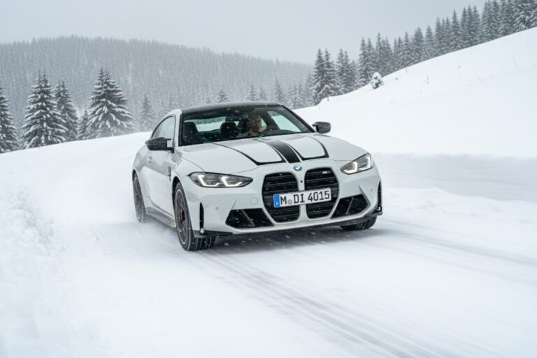 SportAuto a testé des pneus hiver sur une BMW M4 à propulsion en conditions hivernales réelles : les meilleurs pneus en 275/35 R19