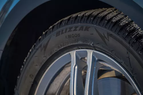 Bridgestone Blizzak LM-005 Vignette 3600x2400