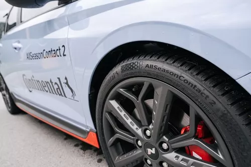 Continental AllSeasonContact 2 Vignette 1920x1280