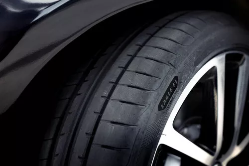 GoodYear Eagle F1 Asymmetric 5 Vignette 5677x3785