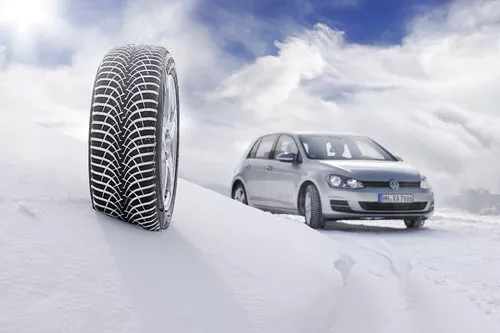 GoodYear UltraGrip 9+ Vignette 5616x3744