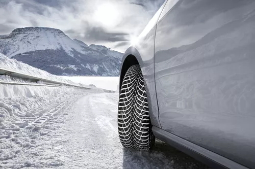 GoodYear UltraGrip 9+ Vignette 5616x3744
