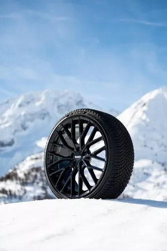 Pirelli P Zero Winter 2 Vignette 2555x3840